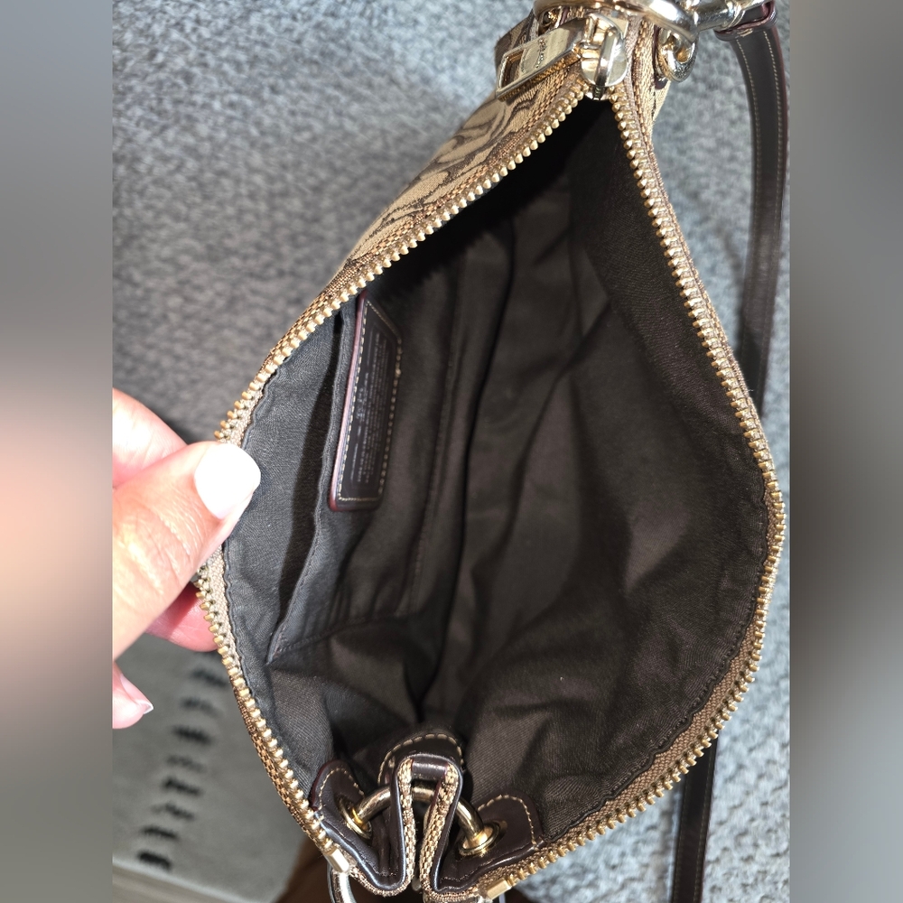 Coach Signature Patterned Crossbody Purse Bag - Picture 4 of 10